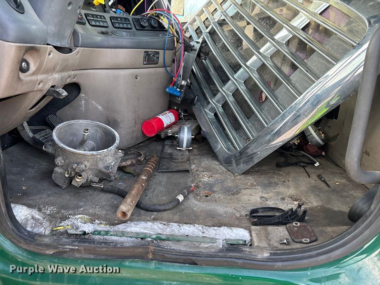 image for item YA2293 2017 Freightliner Cascadia 125 semi truck