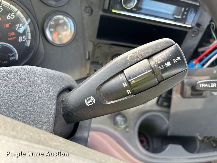 image for item YA2293 2017 Freightliner Cascadia 125 semi truck