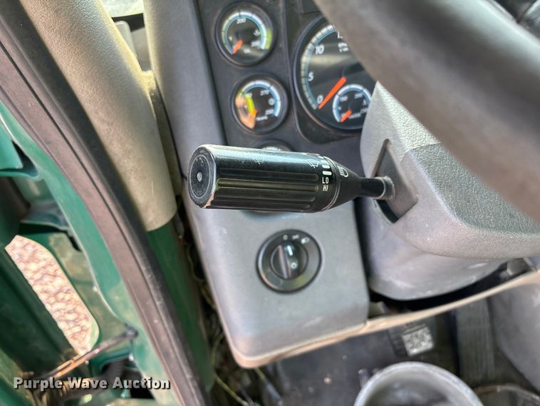 image for item YA2293 2017 Freightliner Cascadia 125 semi truck