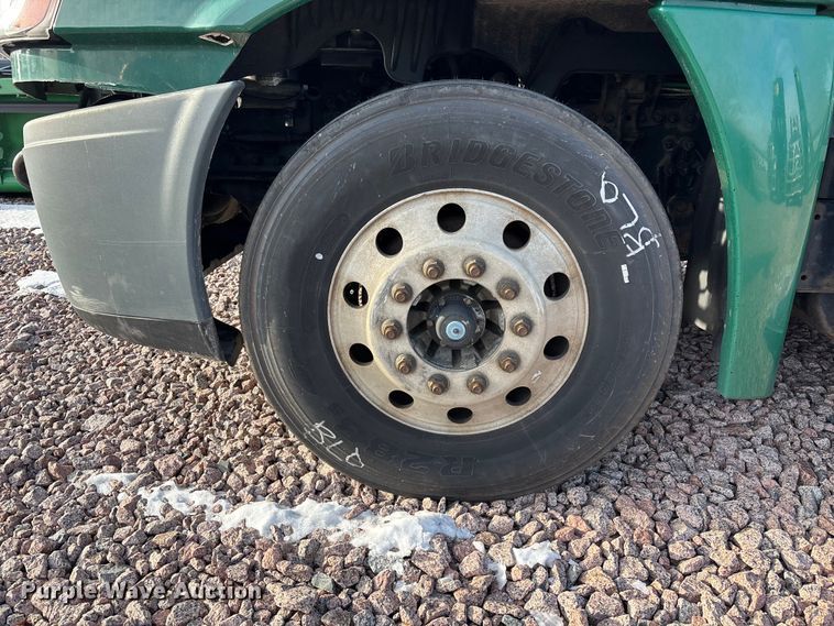 image for item YA2293 2017 Freightliner Cascadia 125 semi truck