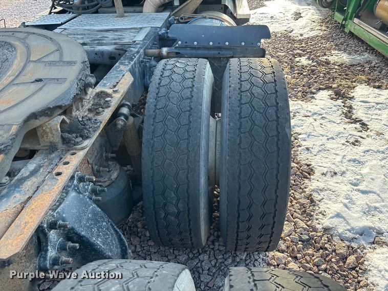 image for item YA2293 2017 Freightliner Cascadia 125 semi truck