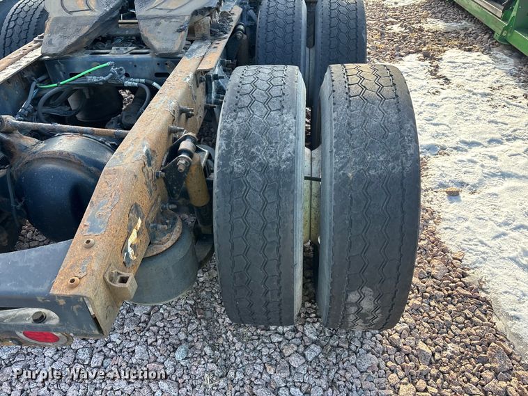 image for item YA2293 2017 Freightliner Cascadia 125 semi truck