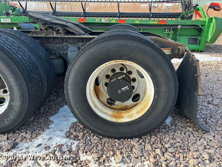 image for item YA2293 2017 Freightliner Cascadia 125 semi truck