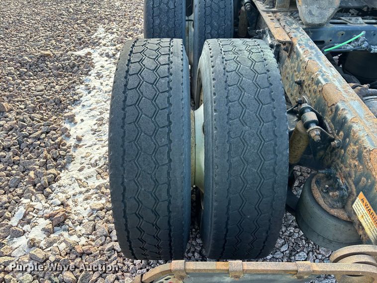 image for item YA2293 2017 Freightliner Cascadia 125 semi truck