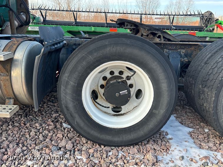 image for item YA2293 2017 Freightliner Cascadia 125 semi truck