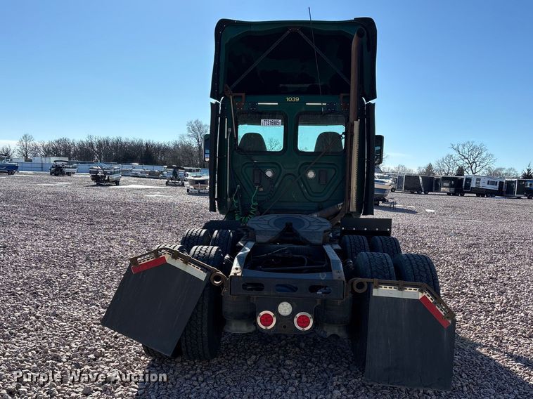 image for item YA2294 2017 Freightliner Cascadia 125 semi truck