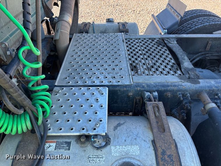 image for item YA2294 2017 Freightliner Cascadia 125 semi truck