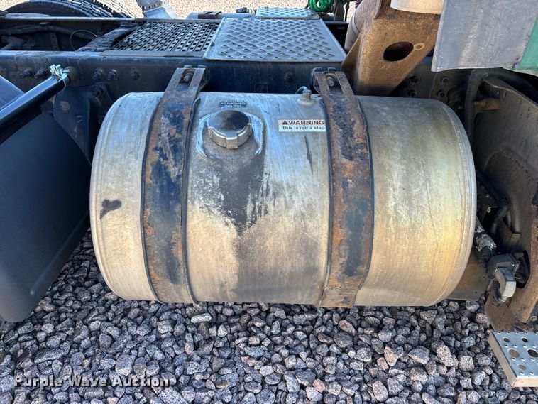 image for item YA2294 2017 Freightliner Cascadia 125 semi truck