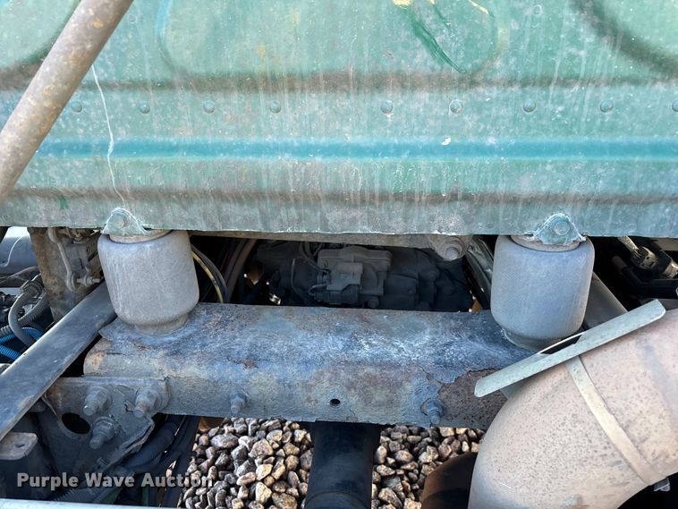 image for item YA2294 2017 Freightliner Cascadia 125 semi truck