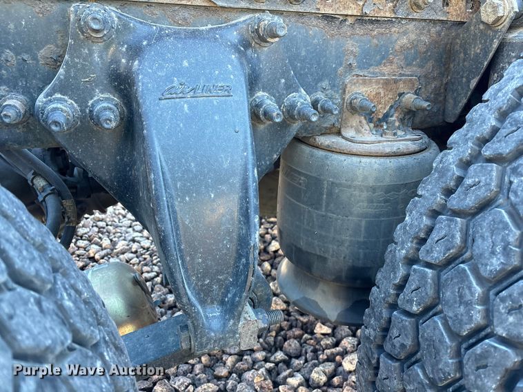 image for item YA2294 2017 Freightliner Cascadia 125 semi truck