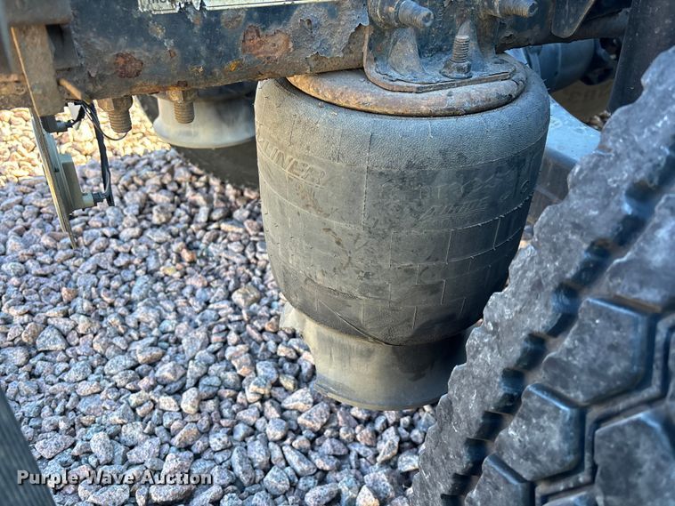 image for item YA2294 2017 Freightliner Cascadia 125 semi truck