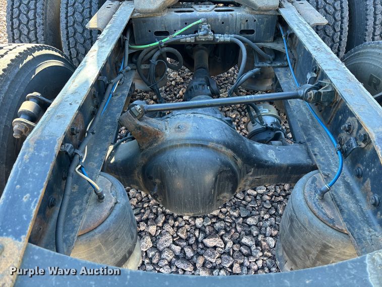 image for item YA2294 2017 Freightliner Cascadia 125 semi truck