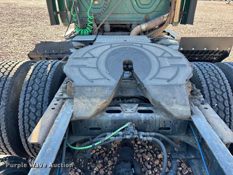 image for item YA2294 2017 Freightliner Cascadia 125 semi truck