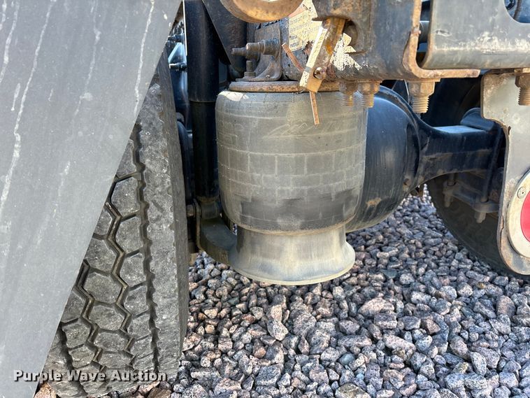 image for item YA2294 2017 Freightliner Cascadia 125 semi truck