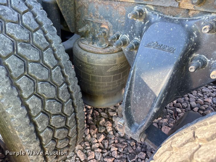 image for item YA2294 2017 Freightliner Cascadia 125 semi truck