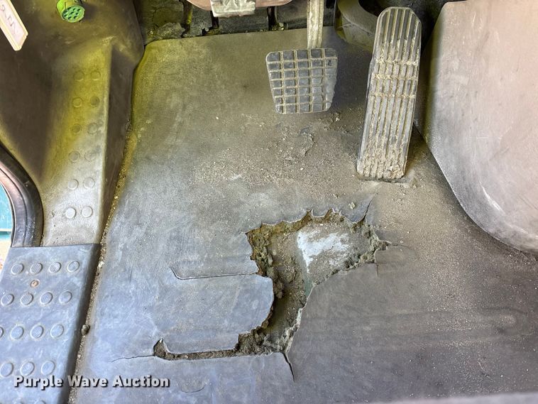 image for item YA2294 2017 Freightliner Cascadia 125 semi truck