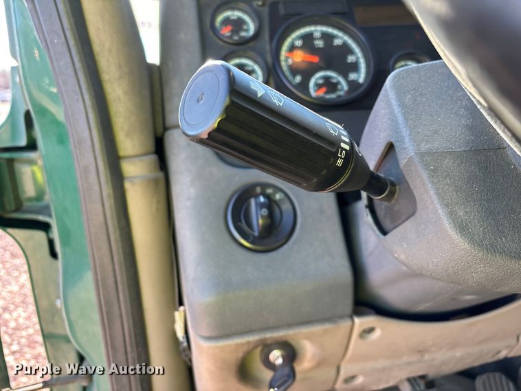 image for item YA2294 2017 Freightliner Cascadia 125 semi truck