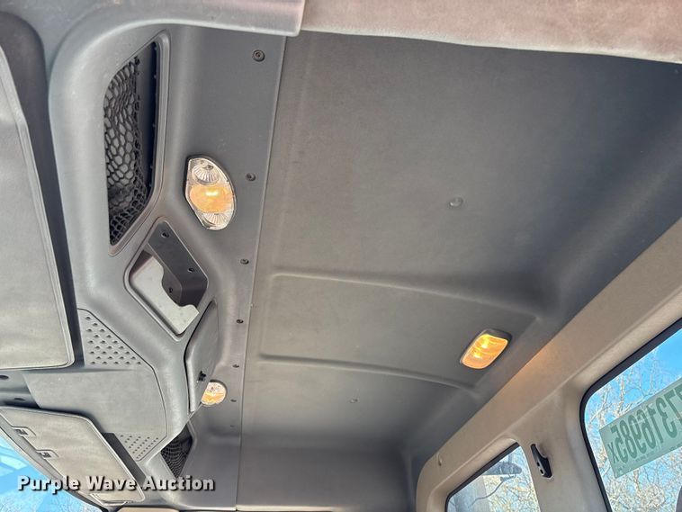 image for item YA2294 2017 Freightliner Cascadia 125 semi truck