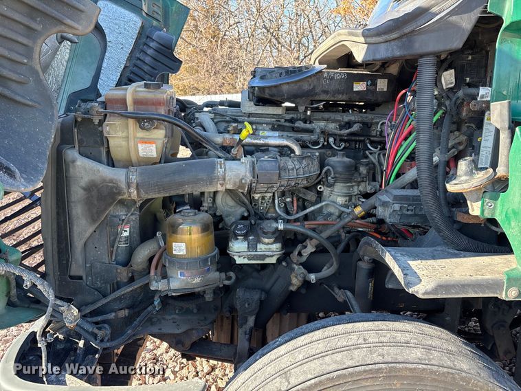 image for item YA2294 2017 Freightliner Cascadia 125 semi truck