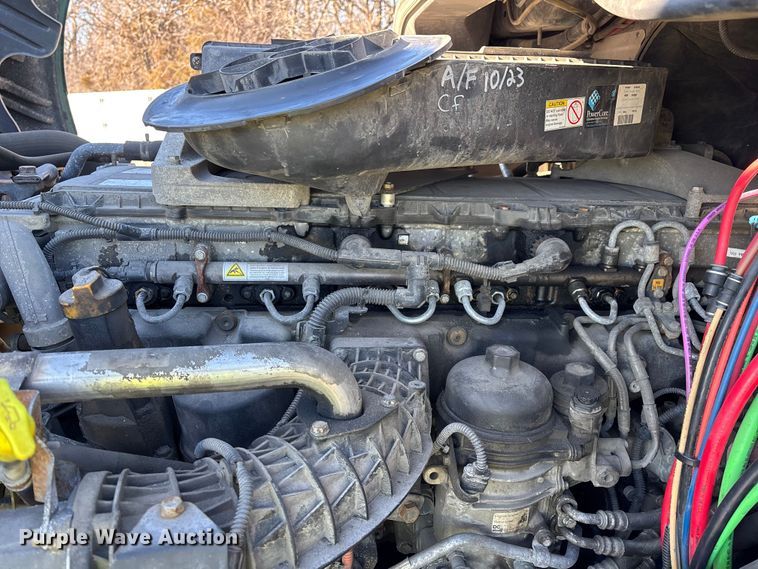 image for item YA2294 2017 Freightliner Cascadia 125 semi truck