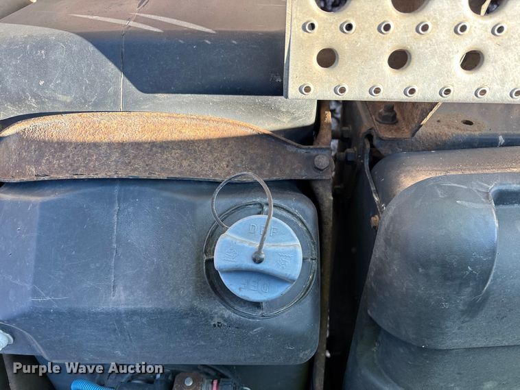 image for item YA2294 2017 Freightliner Cascadia 125 semi truck