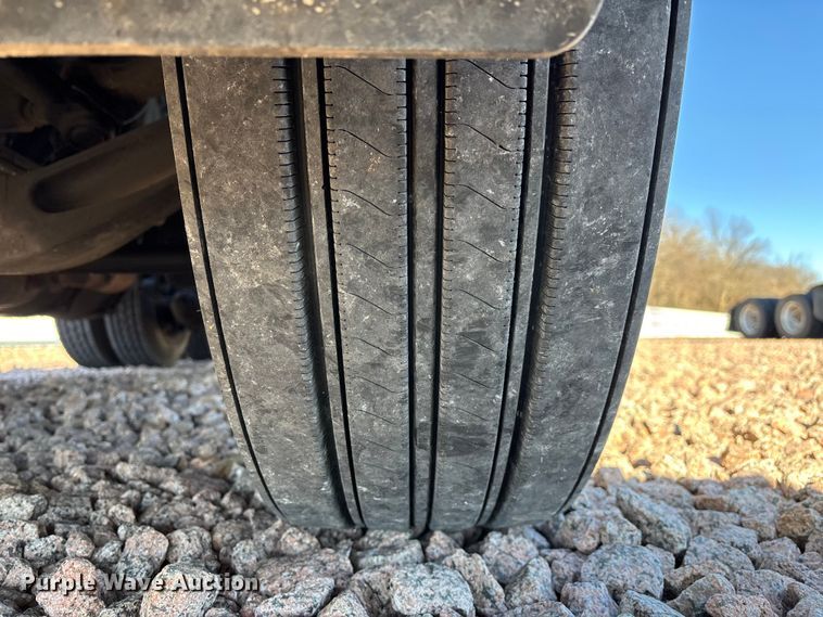 image for item YA2294 2017 Freightliner Cascadia 125 semi truck