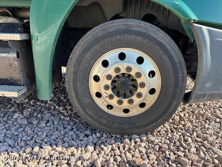 image for item YA2294 2017 Freightliner Cascadia 125 semi truck