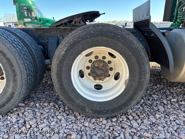 image for item YA2294 2017 Freightliner Cascadia 125 semi truck