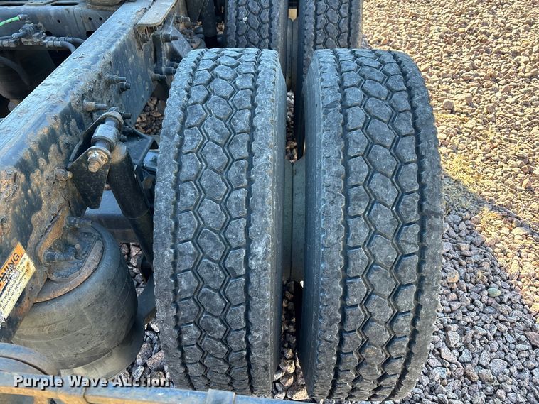 image for item YA2294 2017 Freightliner Cascadia 125 semi truck