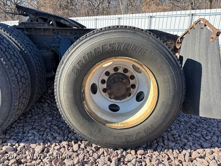 image for item YA2294 2017 Freightliner Cascadia 125 semi truck