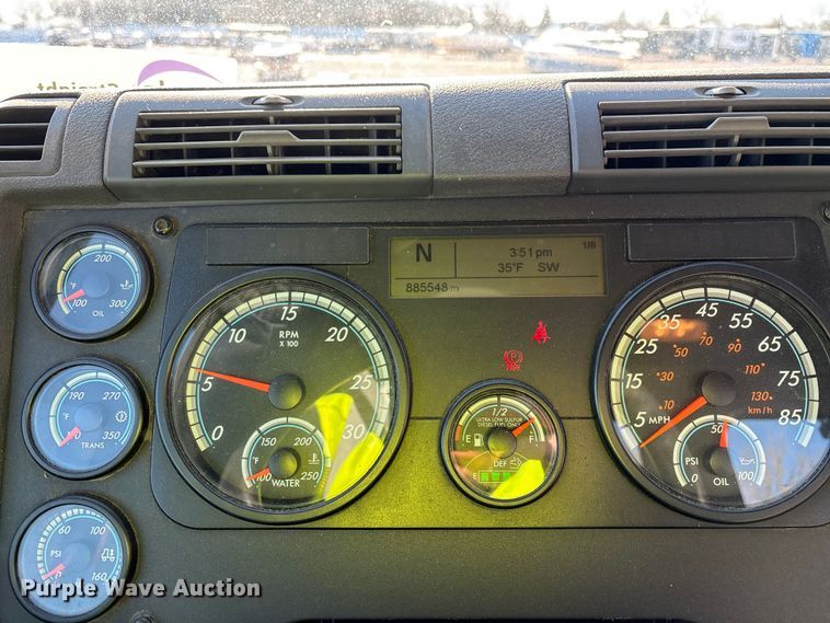 image for item YA2294 2017 Freightliner Cascadia 125 semi truck