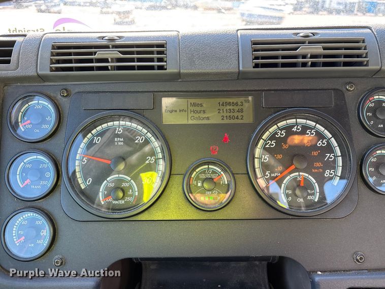 image for item YA2294 2017 Freightliner Cascadia 125 semi truck