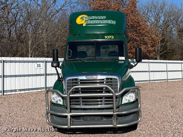 image for item YA2295 2017 Freightliner Cascadia 125 semi truck