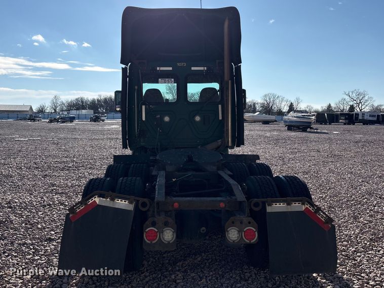 image for item YA2295 2017 Freightliner Cascadia 125 semi truck