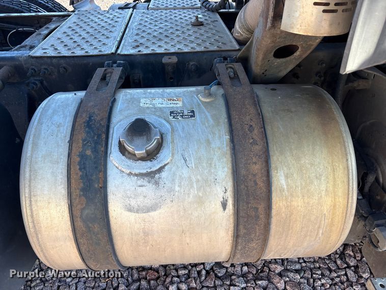 image for item YA2295 2017 Freightliner Cascadia 125 semi truck