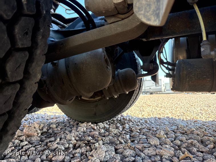 image for item YA2295 2017 Freightliner Cascadia 125 semi truck