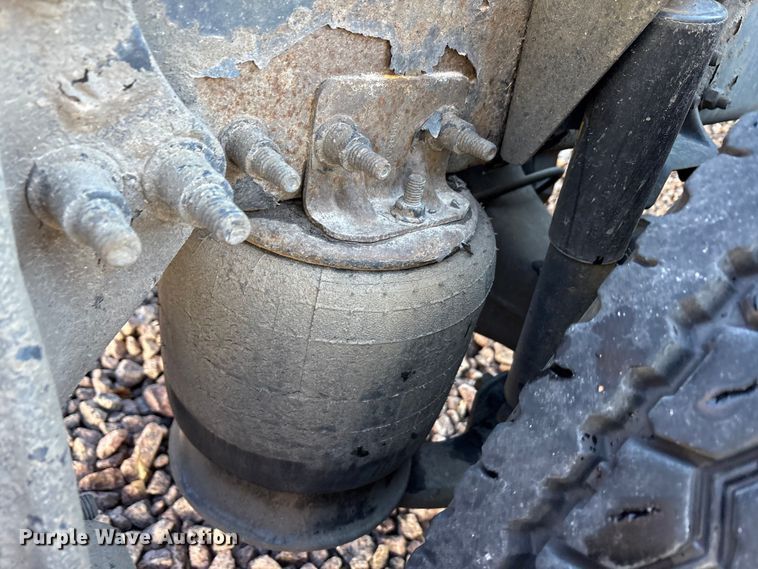 image for item YA2295 2017 Freightliner Cascadia 125 semi truck