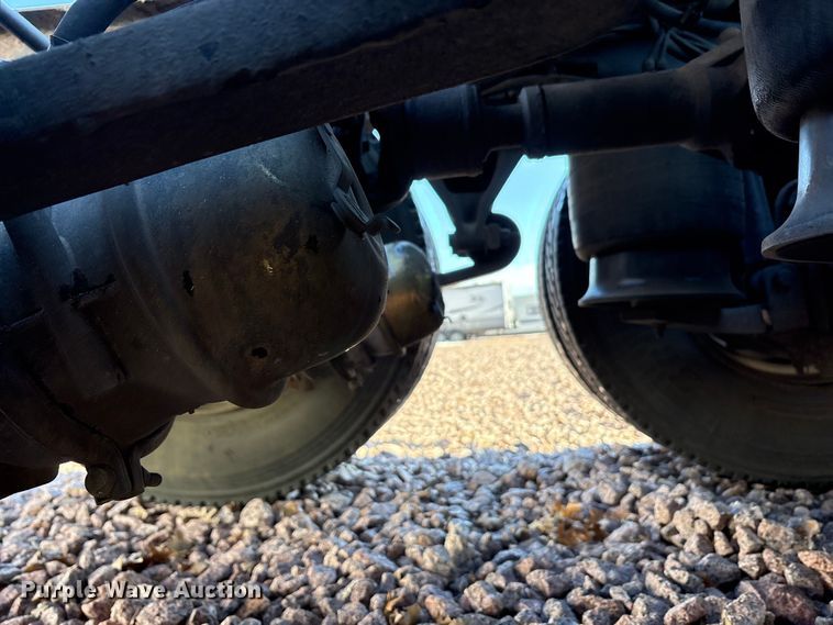 image for item YA2295 2017 Freightliner Cascadia 125 semi truck