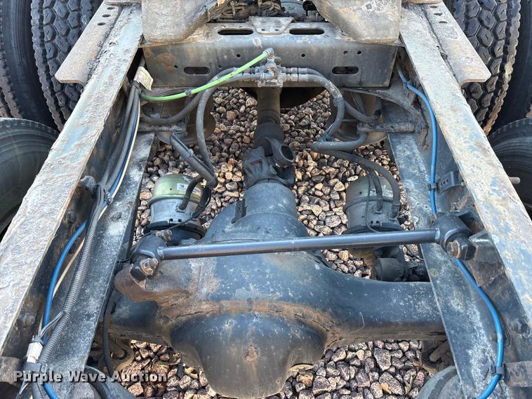 image for item YA2295 2017 Freightliner Cascadia 125 semi truck