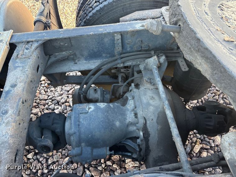 image for item YA2295 2017 Freightliner Cascadia 125 semi truck