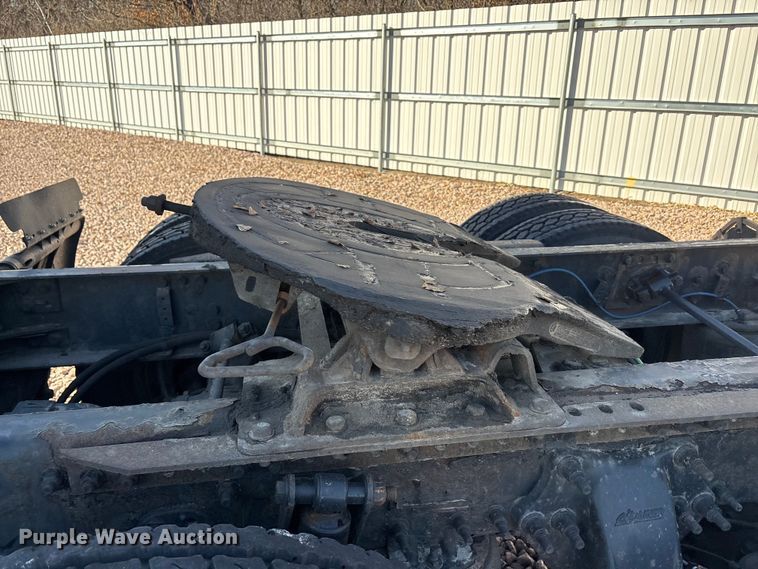 image for item YA2295 2017 Freightliner Cascadia 125 semi truck