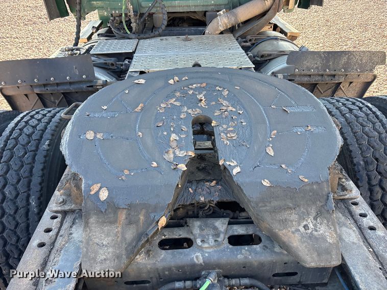 image for item YA2295 2017 Freightliner Cascadia 125 semi truck