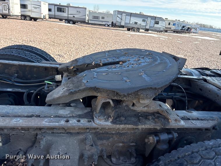 image for item YA2295 2017 Freightliner Cascadia 125 semi truck