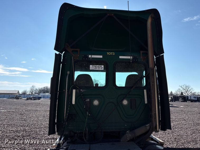 image for item YA2295 2017 Freightliner Cascadia 125 semi truck