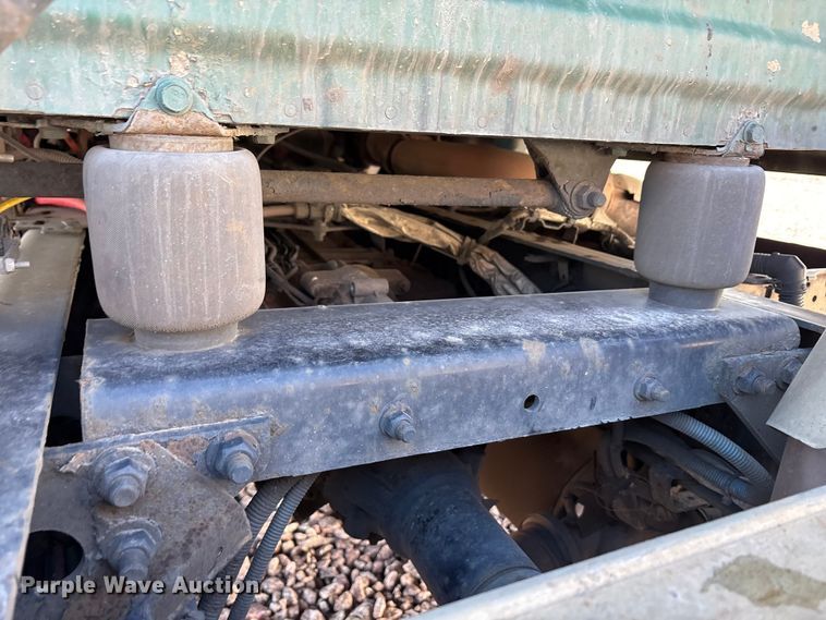 image for item YA2295 2017 Freightliner Cascadia 125 semi truck