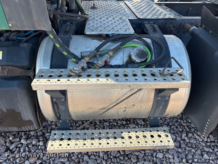 image for item YA2295 2017 Freightliner Cascadia 125 semi truck