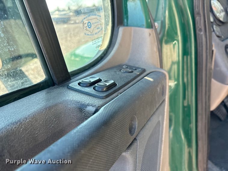 image for item YA2295 2017 Freightliner Cascadia 125 semi truck