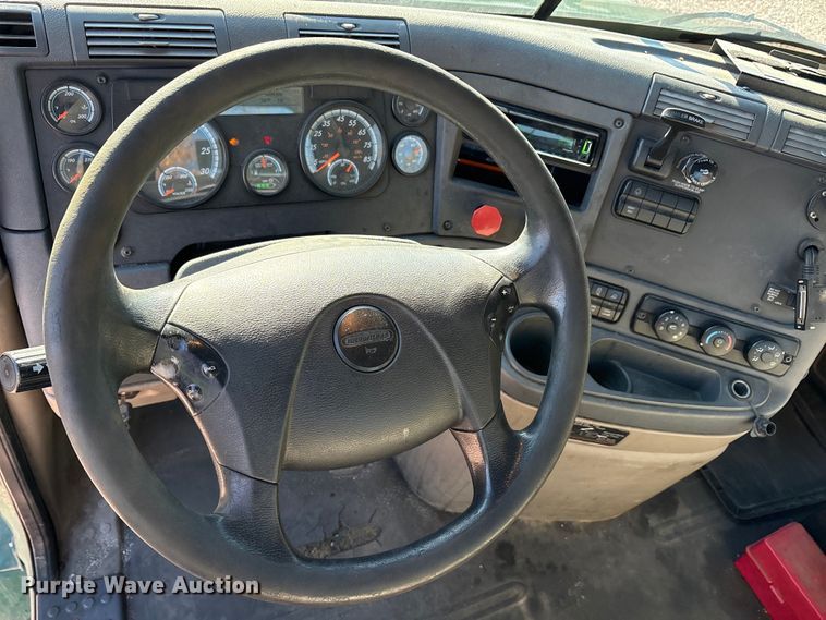 image for item YA2295 2017 Freightliner Cascadia 125 semi truck