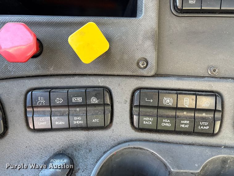 image for item YA2295 2017 Freightliner Cascadia 125 semi truck