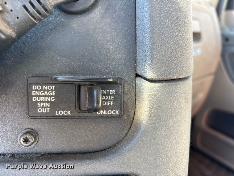 image for item YA2295 2017 Freightliner Cascadia 125 semi truck